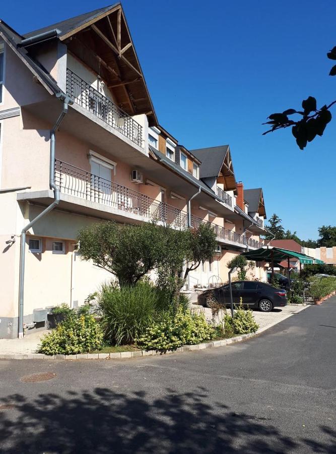 Wolf Hotel Sarvar Exterior photo