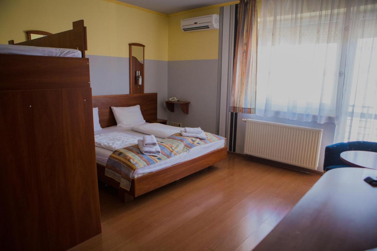 Wolf Hotel Sarvar Exterior photo