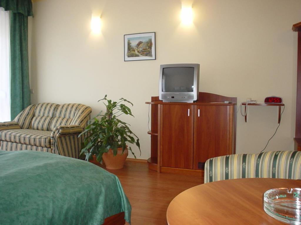 Wolf Hotel Sarvar Room photo