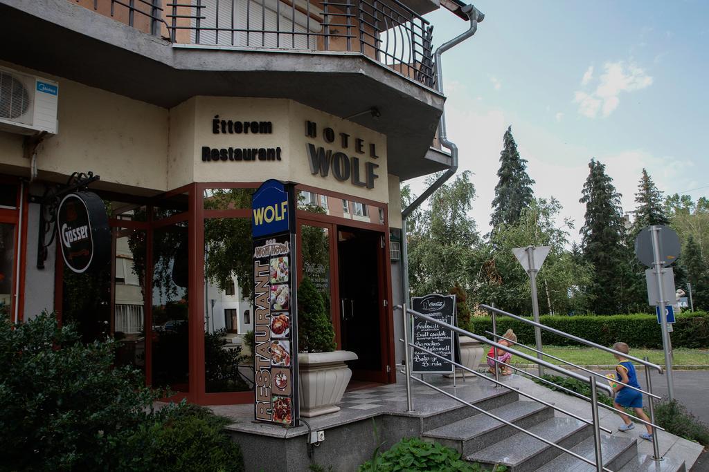 Wolf Hotel Sarvar Exterior photo