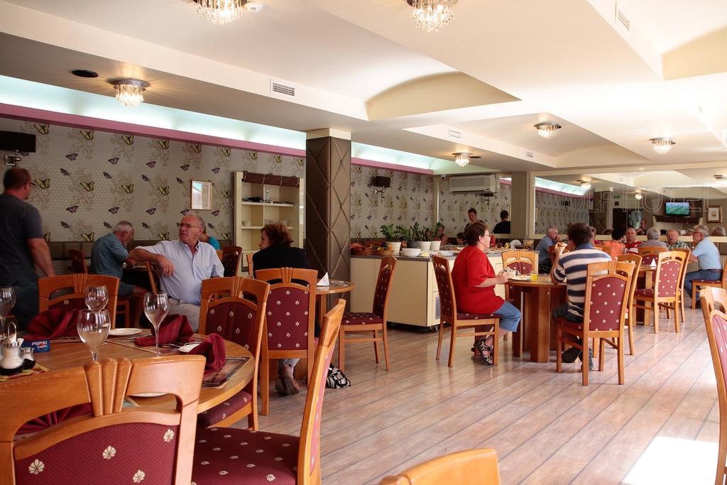 Wolf Hotel Sarvar Exterior photo